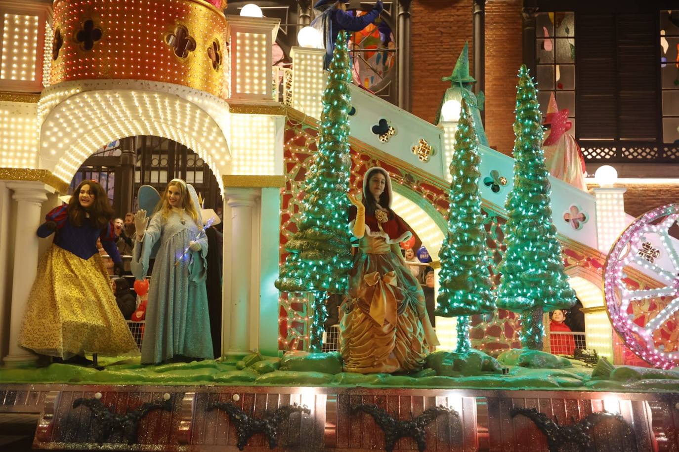 25.000 asistentes acudieron a ver la espectacular Cabalgata de Papá Noel