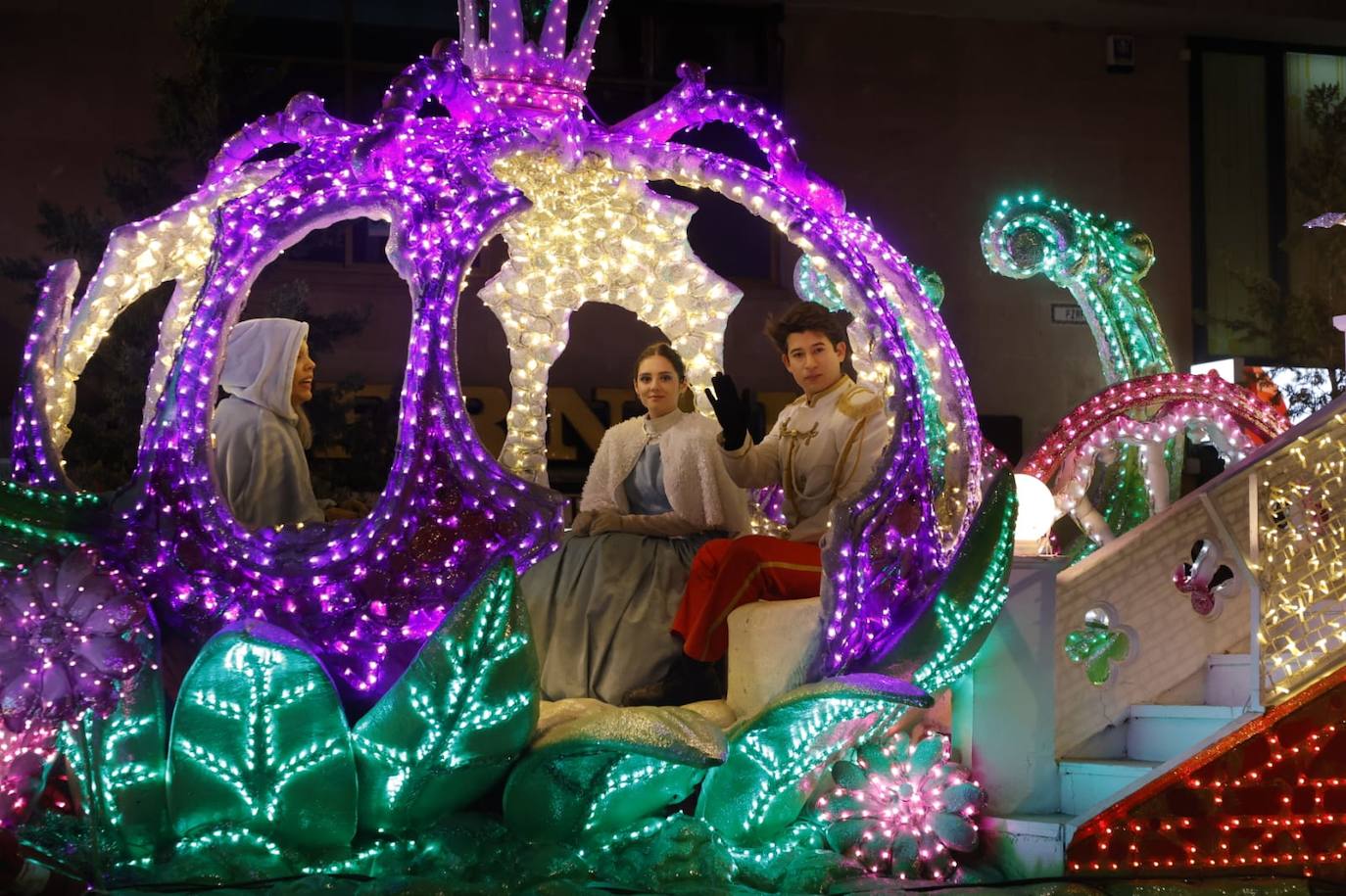 25.000 asistentes acudieron a ver la espectacular Cabalgata de Papá Noel