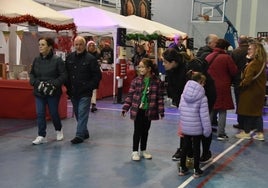 Los primeros visitantes de la IV Feria Navideña de Santa Marta