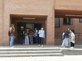 Acceso a la Facultad de Medicina de la Universidad de Salamanca.