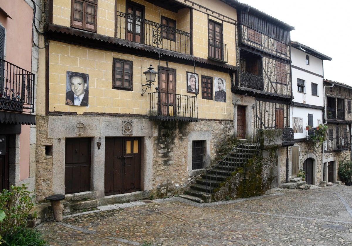 Imagen de una calle en Mogarraz.