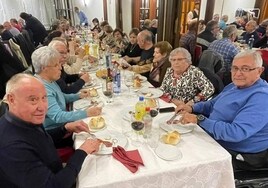 Socios de San Miguel en su merienda de Navidad.