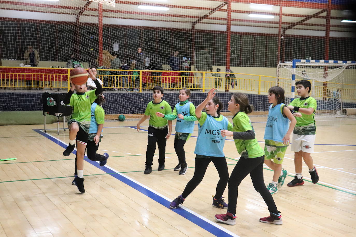 Béjar se vuelca con la gala deportivo-benéfica: 1.500 kilos de alimentos, productos de higiene y limpieza