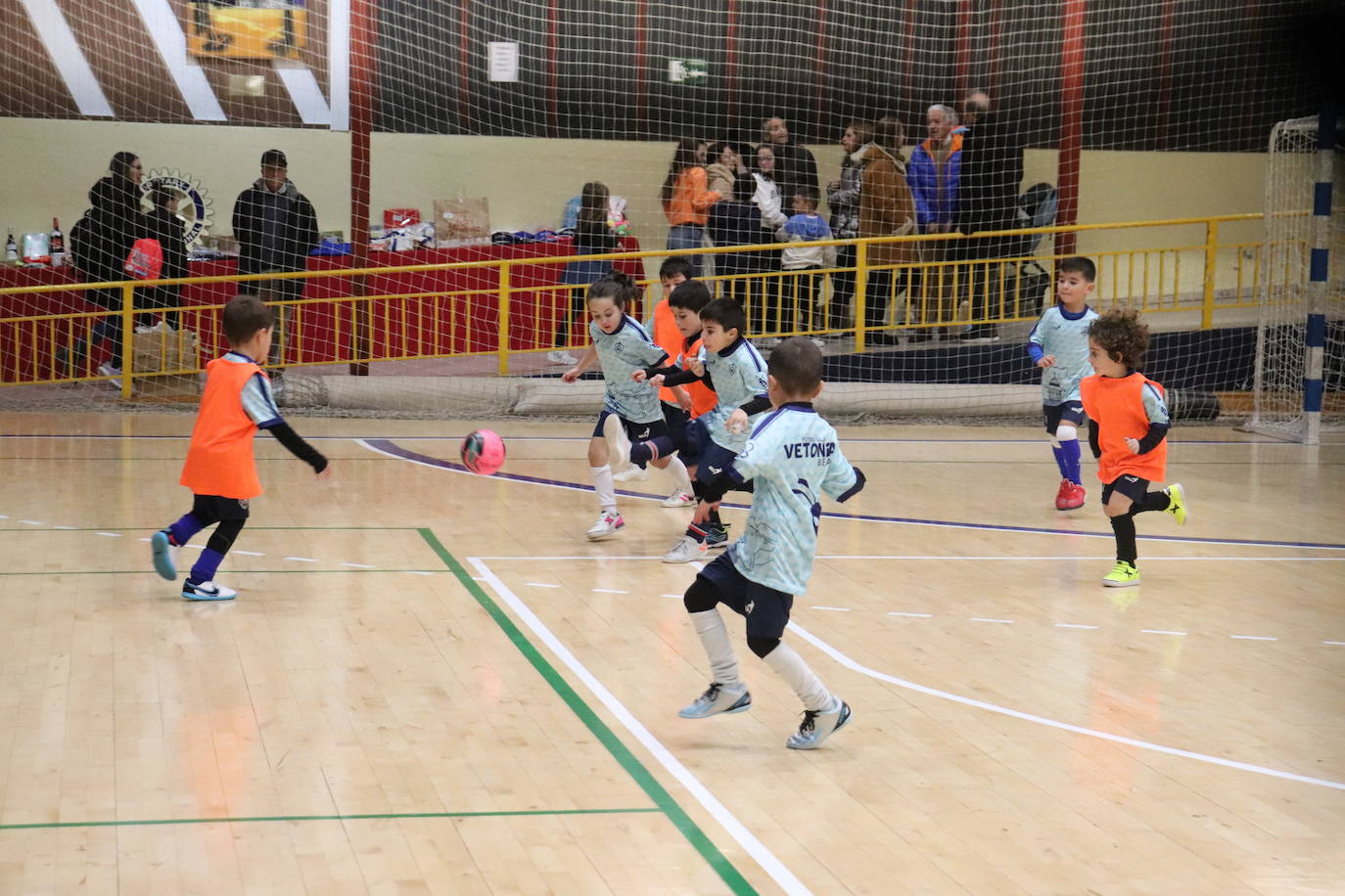 Béjar se vuelca con la gala deportivo-benéfica: 1.500 kilos de alimentos, productos de higiene y limpieza