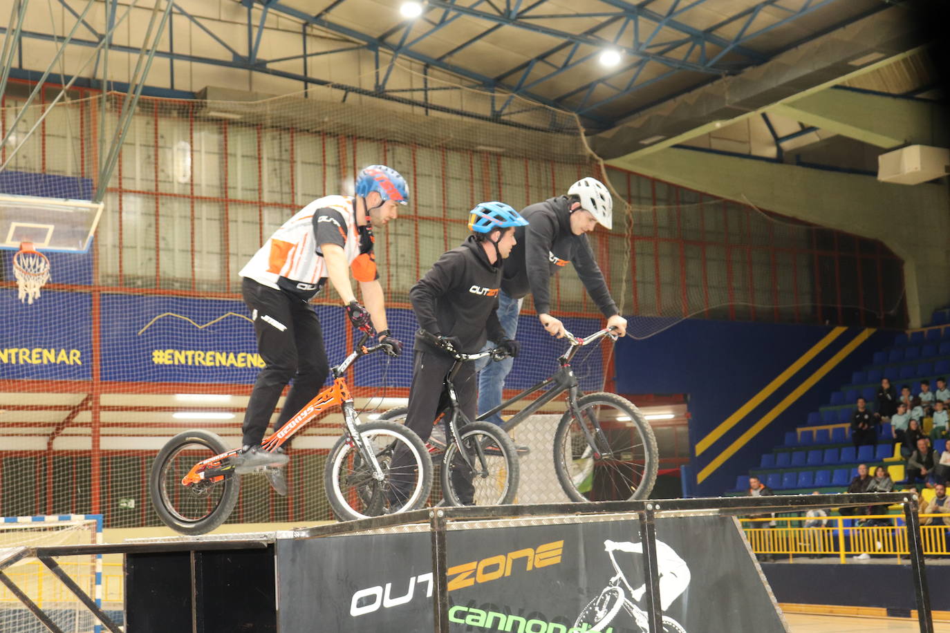 Béjar se vuelca con la gala deportivo-benéfica: 1.500 kilos de alimentos, productos de higiene y limpieza