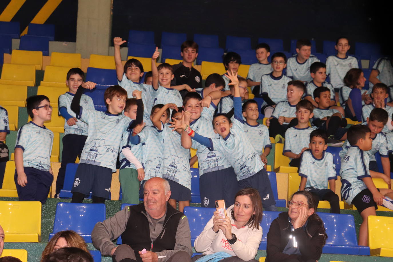 Béjar se vuelca con la gala deportivo-benéfica: 1.500 kilos de alimentos, productos de higiene y limpieza