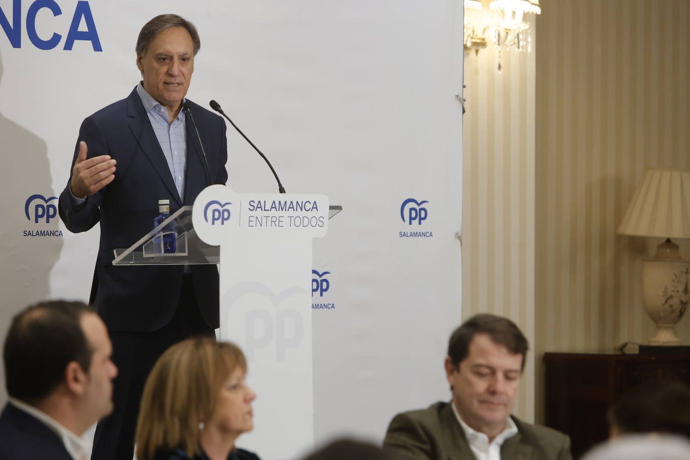 Mañueco promete situarse &quot;al frente de las reivindicaciones de Salamanca&quot;