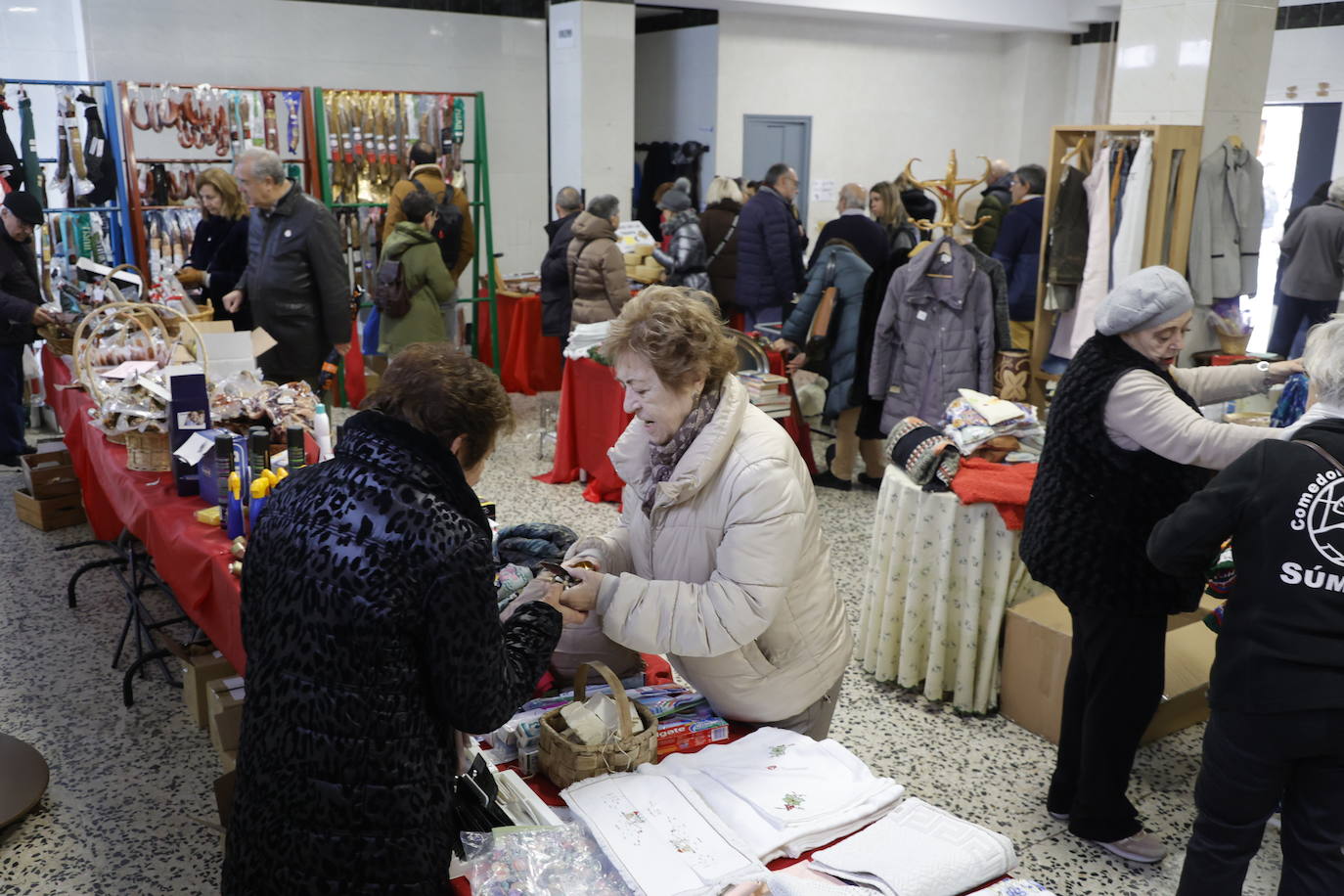 El Mercadillo de los Pobres, fiel a su cita con la solidaridad