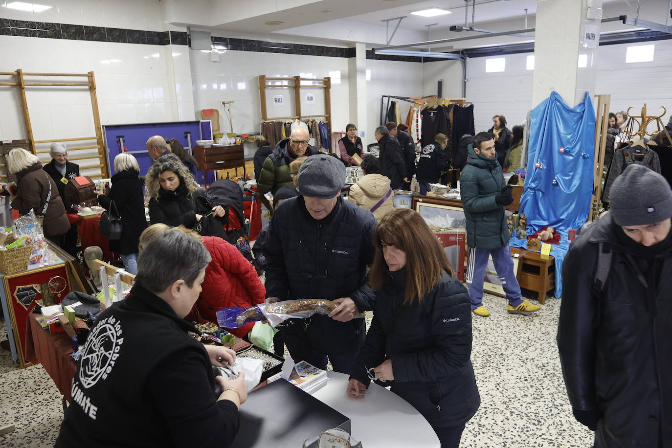 El Mercadillo de los Pobres, fiel a su cita con la solidaridad