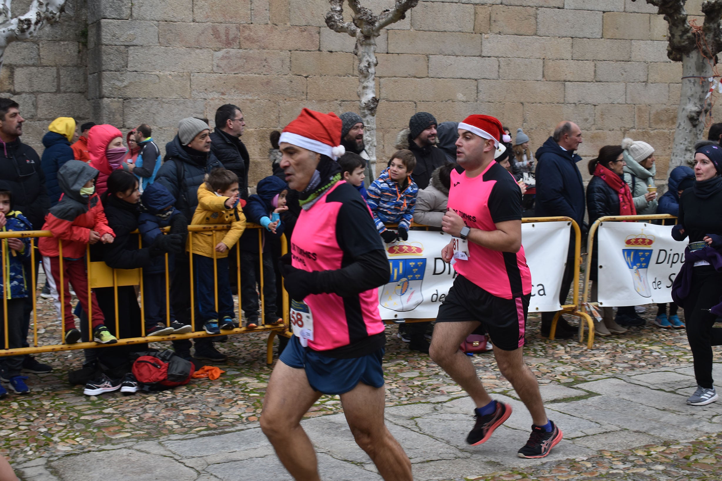 Yanis Sánchez y Andrea Jaén ganan la Carrera del Turrón de la Diputación en Ledesma