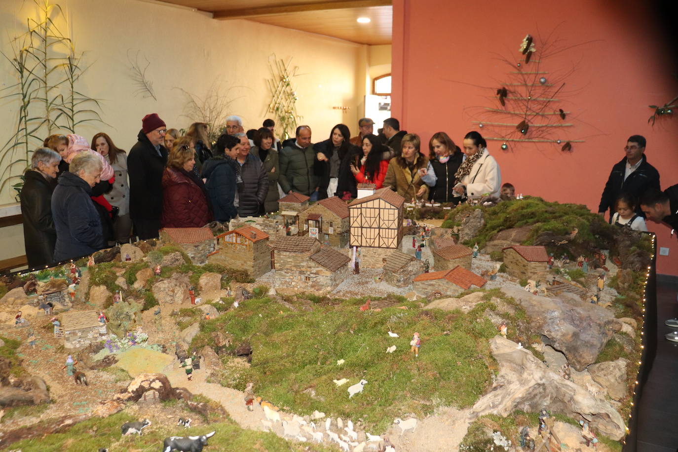 El belén serrano de San Esteban de la Sierra rinde homenaje a Marco Pérez