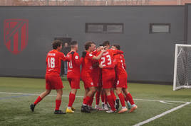 UD Santa Marta en el Estadio San Castro celebrando la victoria de este domingo contra el Bembibre