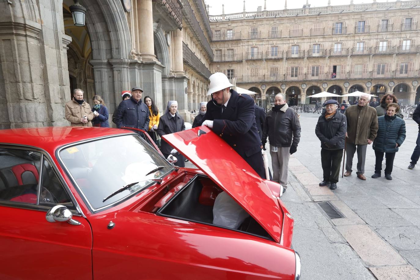 Gran exhibición automovilística y cargada de solidaridad en el Día del Guardia Urbano