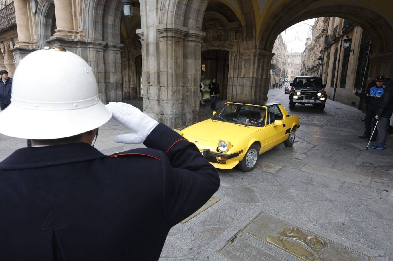 Gran exhibición automovilística y cargada de solidaridad en el Día del Guardia Urbano