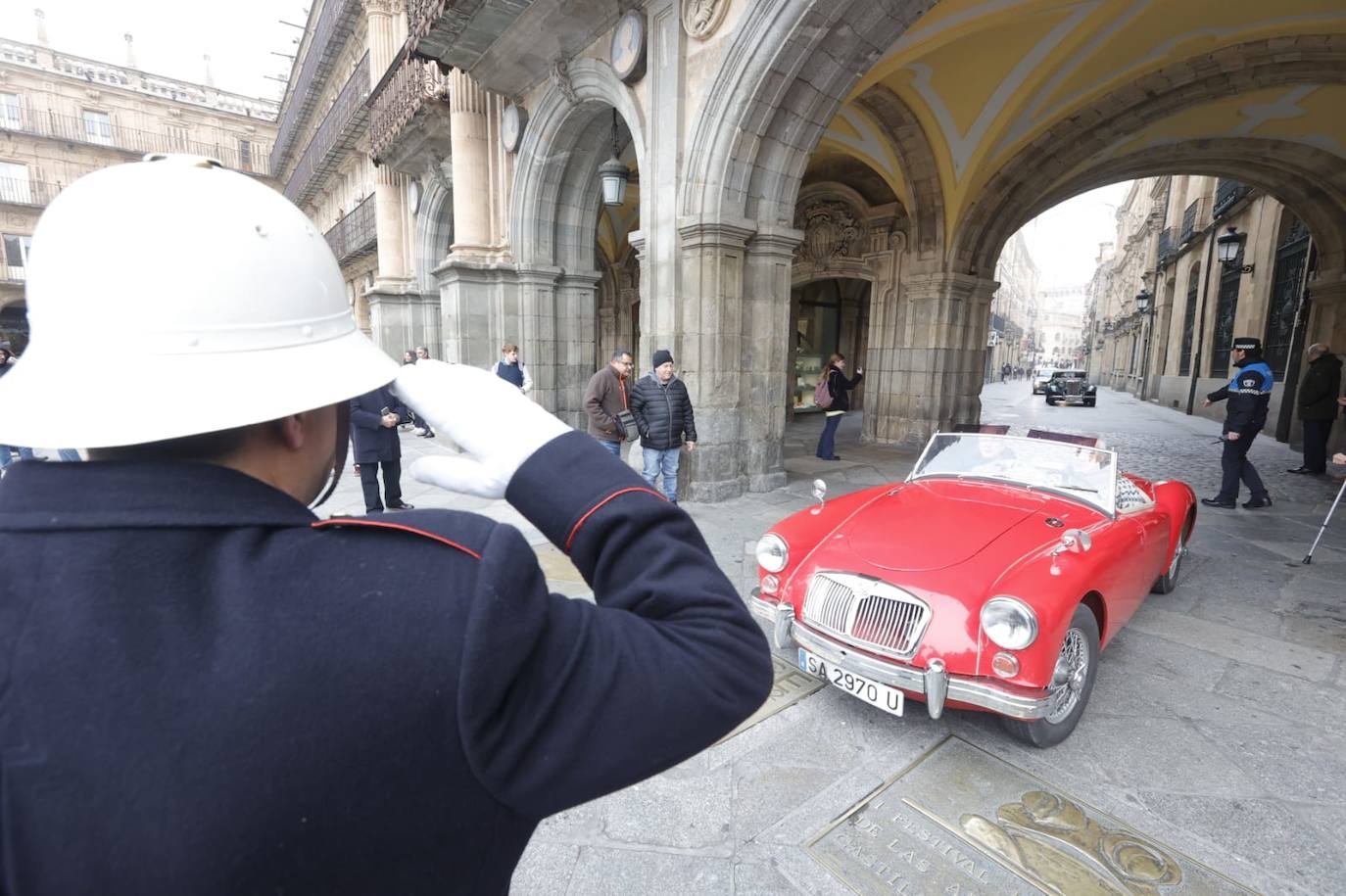 Gran exhibición automovilística y cargada de solidaridad en el Día del Guardia Urbano