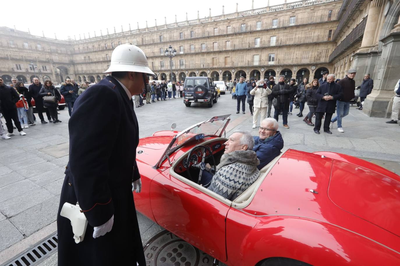 Gran exhibición automovilística y cargada de solidaridad en el Día del Guardia Urbano