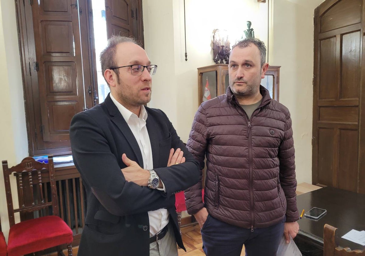 El alcalde, Marcos Iglesias, con el delegado de Medio Ambiente e Instalaciones, Rubén Benito.