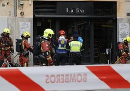 Un preocupante 'humo' moviliza a tres dotaciones de Bomberos en un restaurante de la Plaza del Mercado