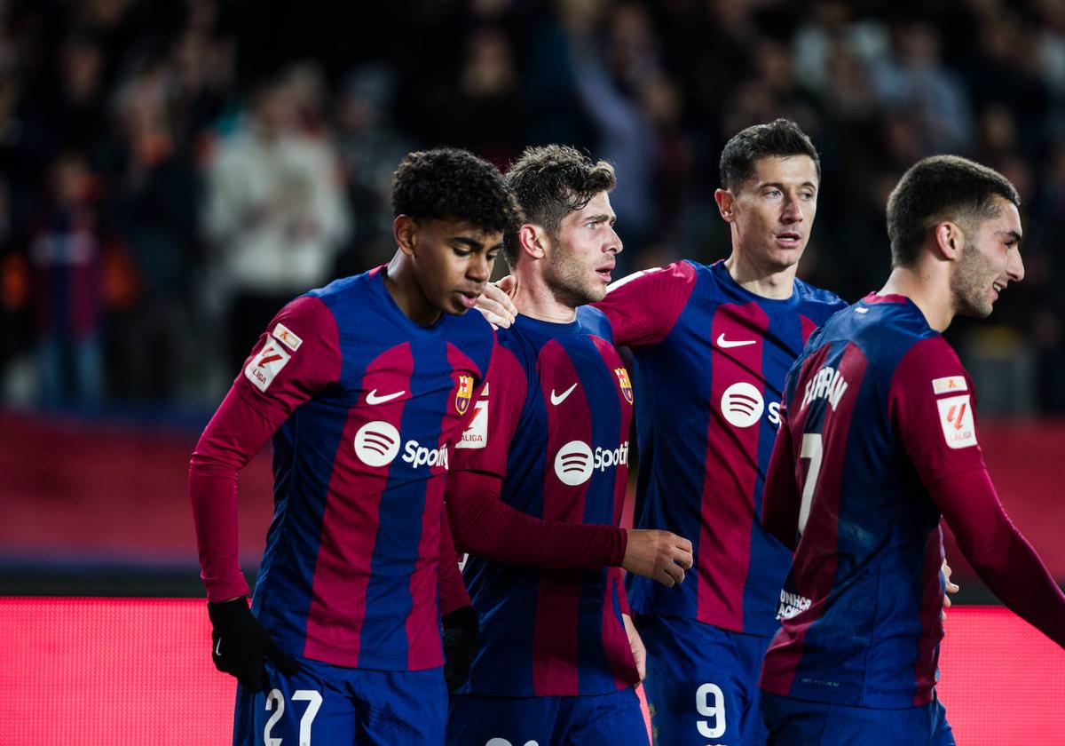 Los jugadores del FC Barcelona celebran uno de los tantos.