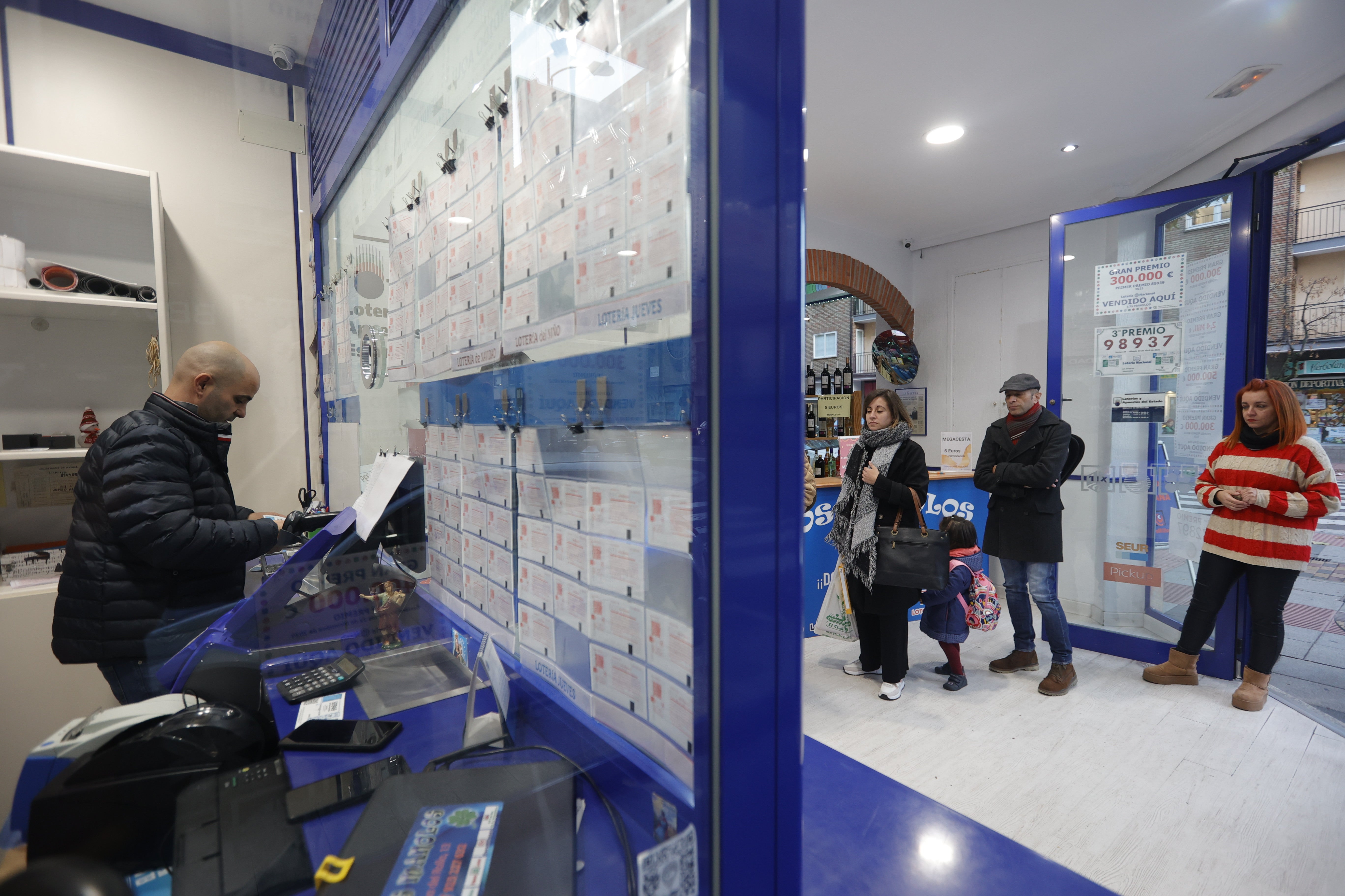 Grandes colas en el último día antes del Sorteo de Navidad