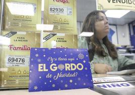 Una administración de Lotería anuncia El Gordo de Navidad.