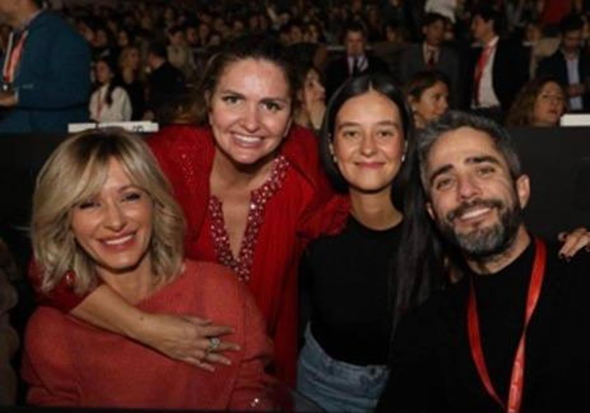 Victoria Federica junto a Susana Griso y Roberto Leal