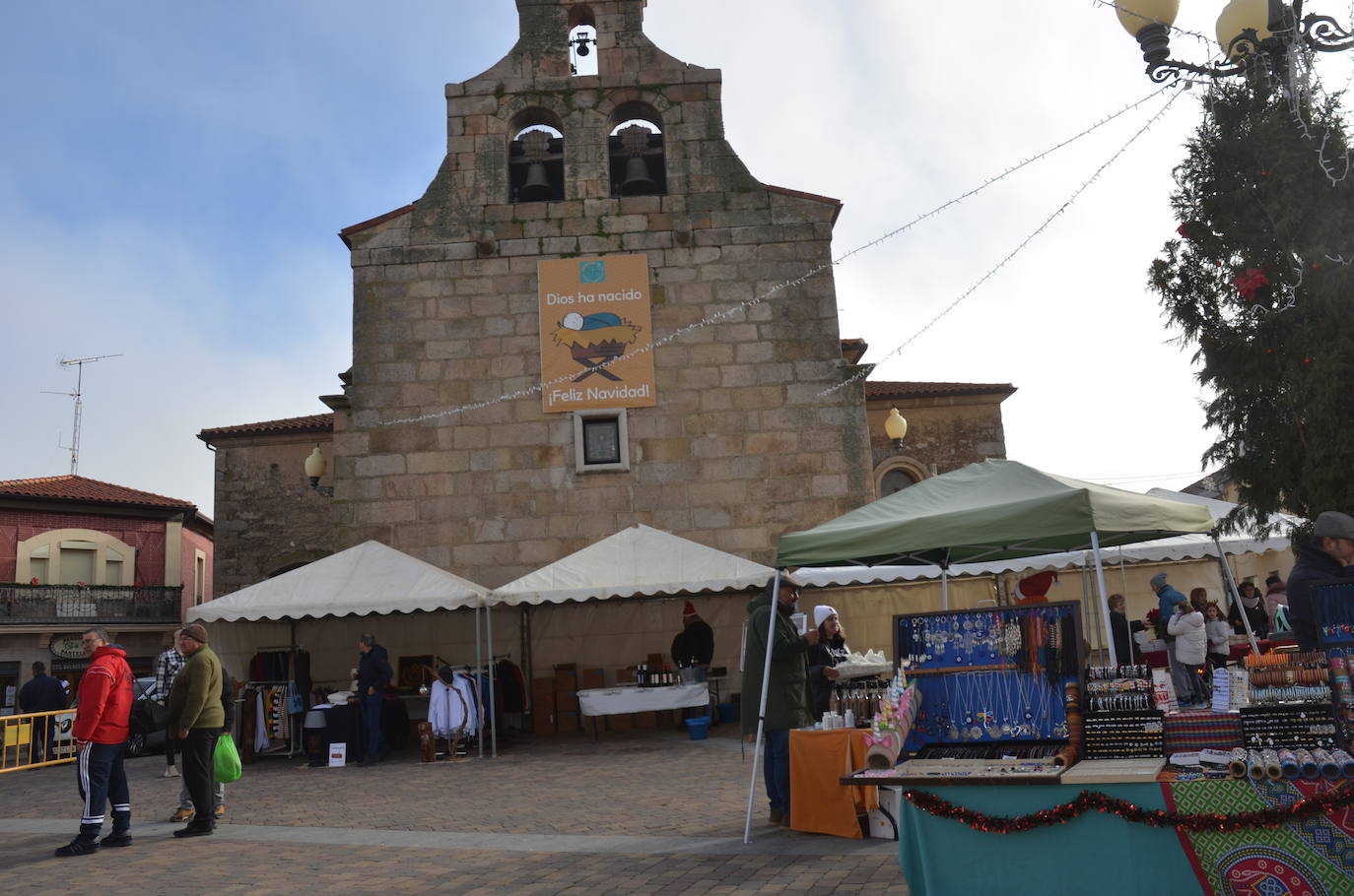 La Fuente de San Esteban celebra su primer mercado navideño