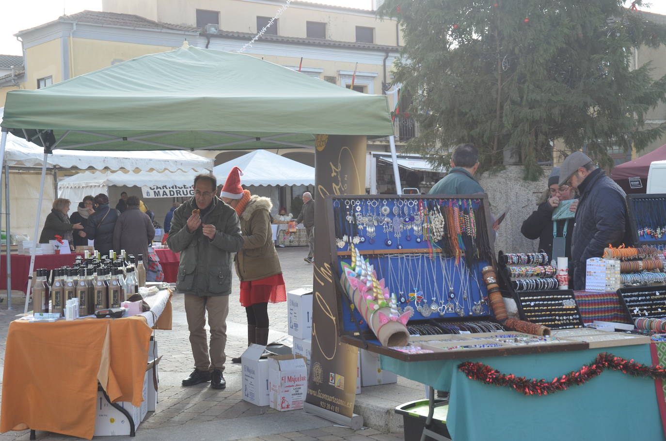 La Fuente de San Esteban celebra su primer mercado navideño