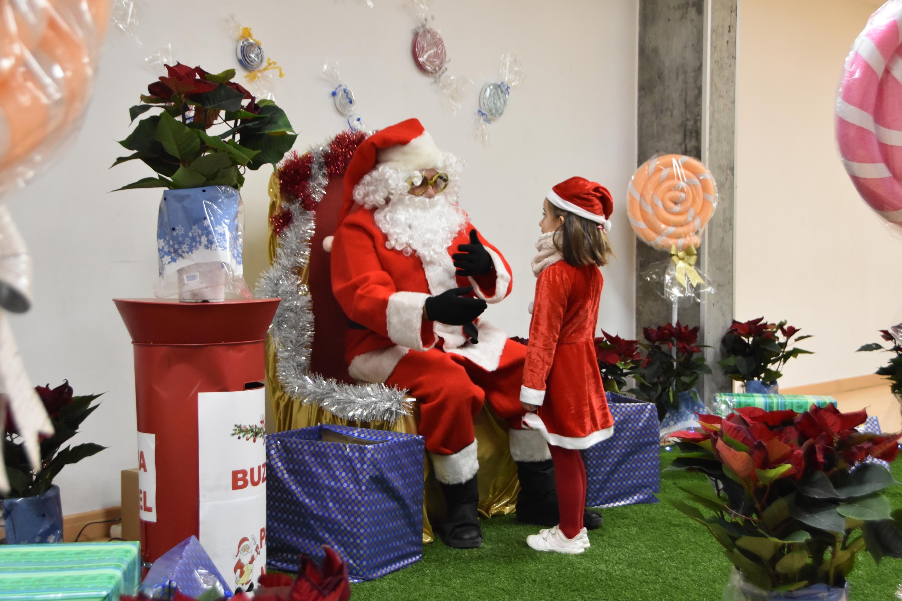 Hinchables y visita de Papá Noel para los niños de Villamayor