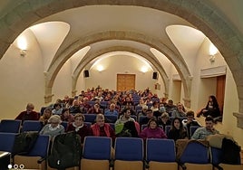Público asistente a la presentación del documental en el convento de San Francisco.