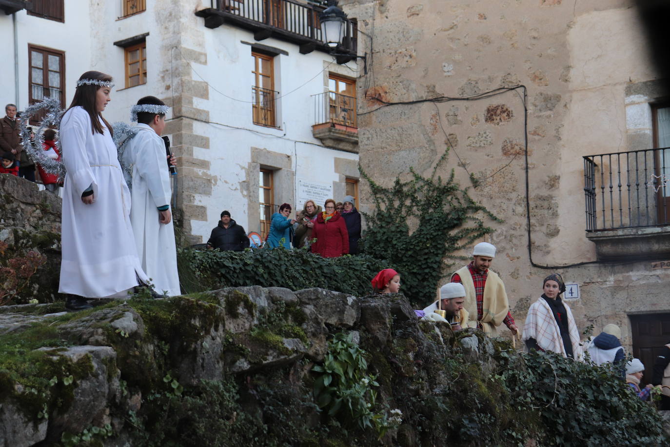 La Cuesta de la Romana de Candelario alumbra el nacimiento del Niño Jesús