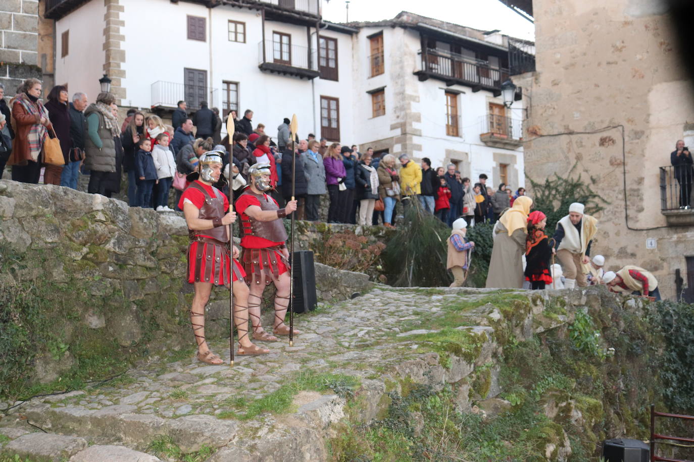 La Cuesta de la Romana de Candelario alumbra el nacimiento del Niño Jesús