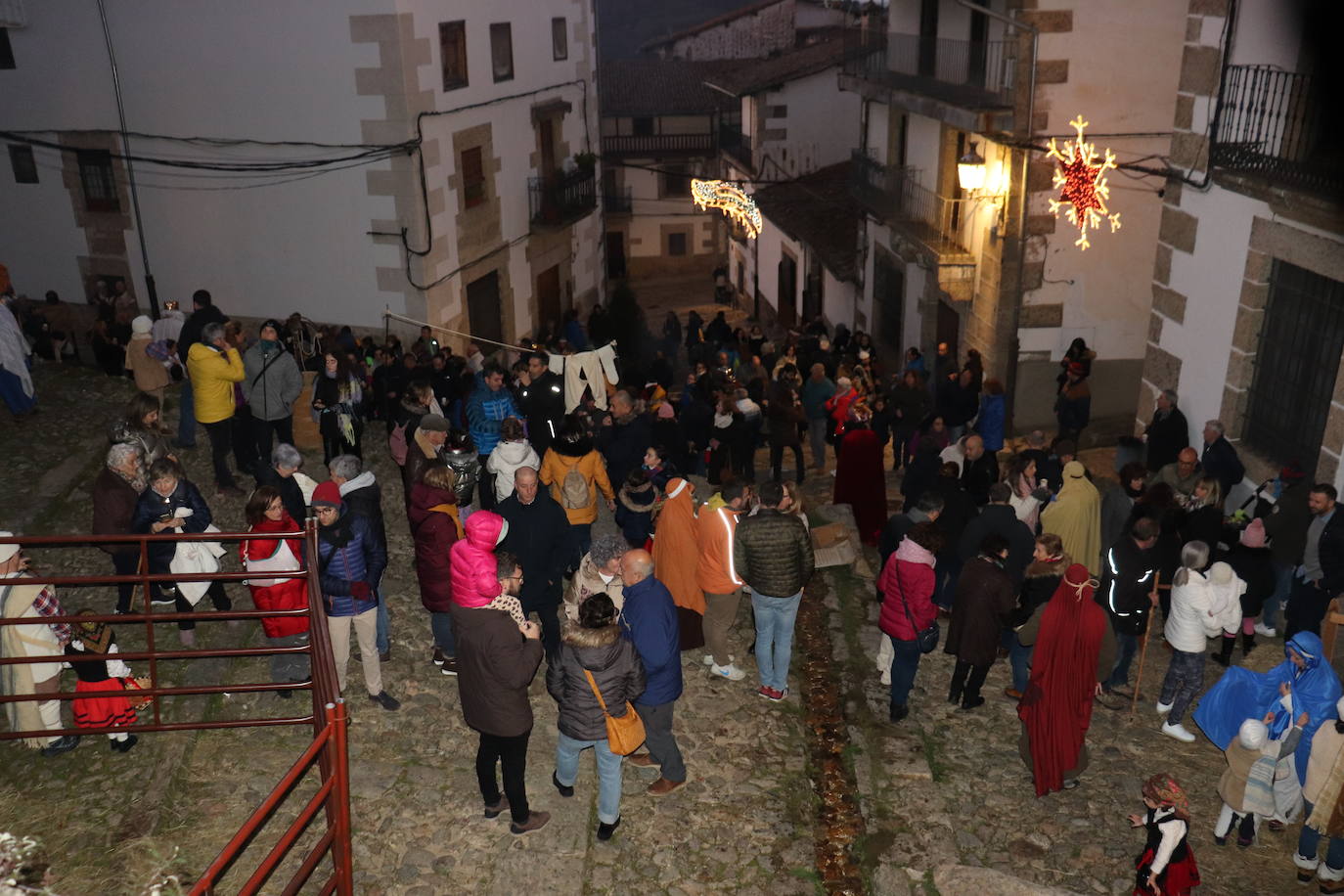 La Cuesta de la Romana de Candelario alumbra el nacimiento del Niño Jesús