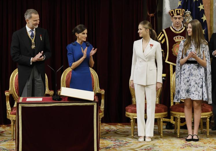 La fotografía enmarcada sobre una de las consolas del Salón.