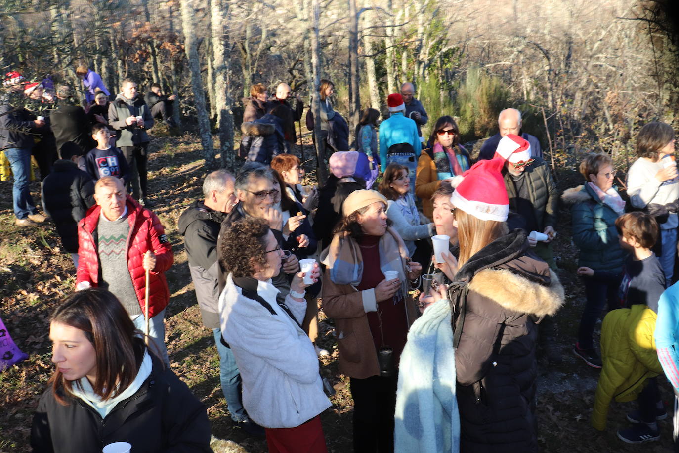 Montemayor del Río no falta a su tradición con los campanillos en la tarde de Nochebuena