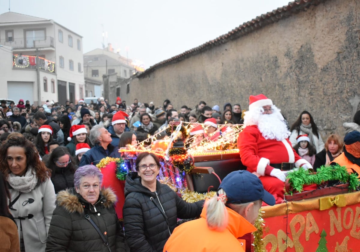 Alba sale a la calle con la cabalgata de Santa Claus