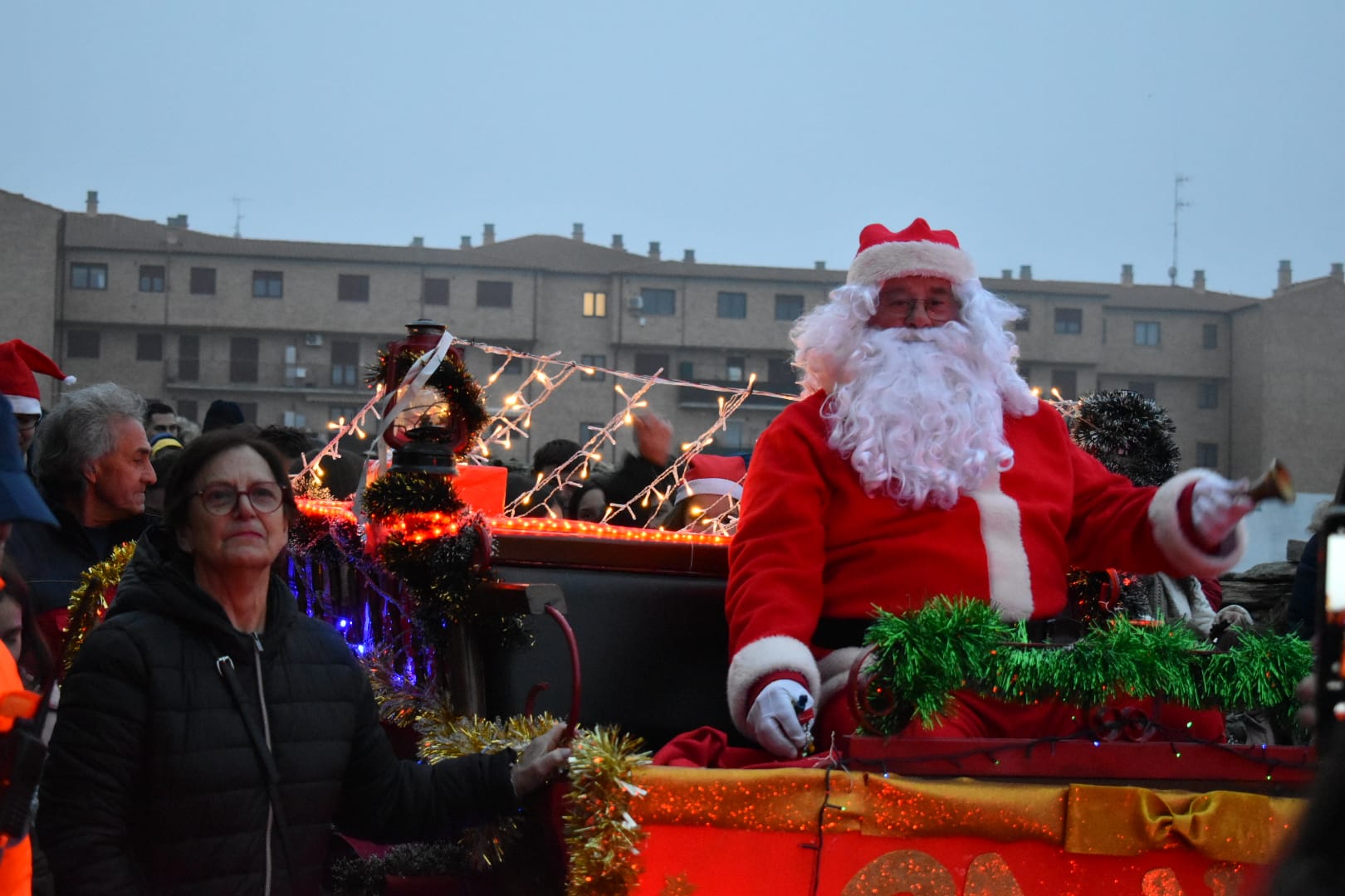 Alba sale a la calle con la cabalgata de Santa Claus