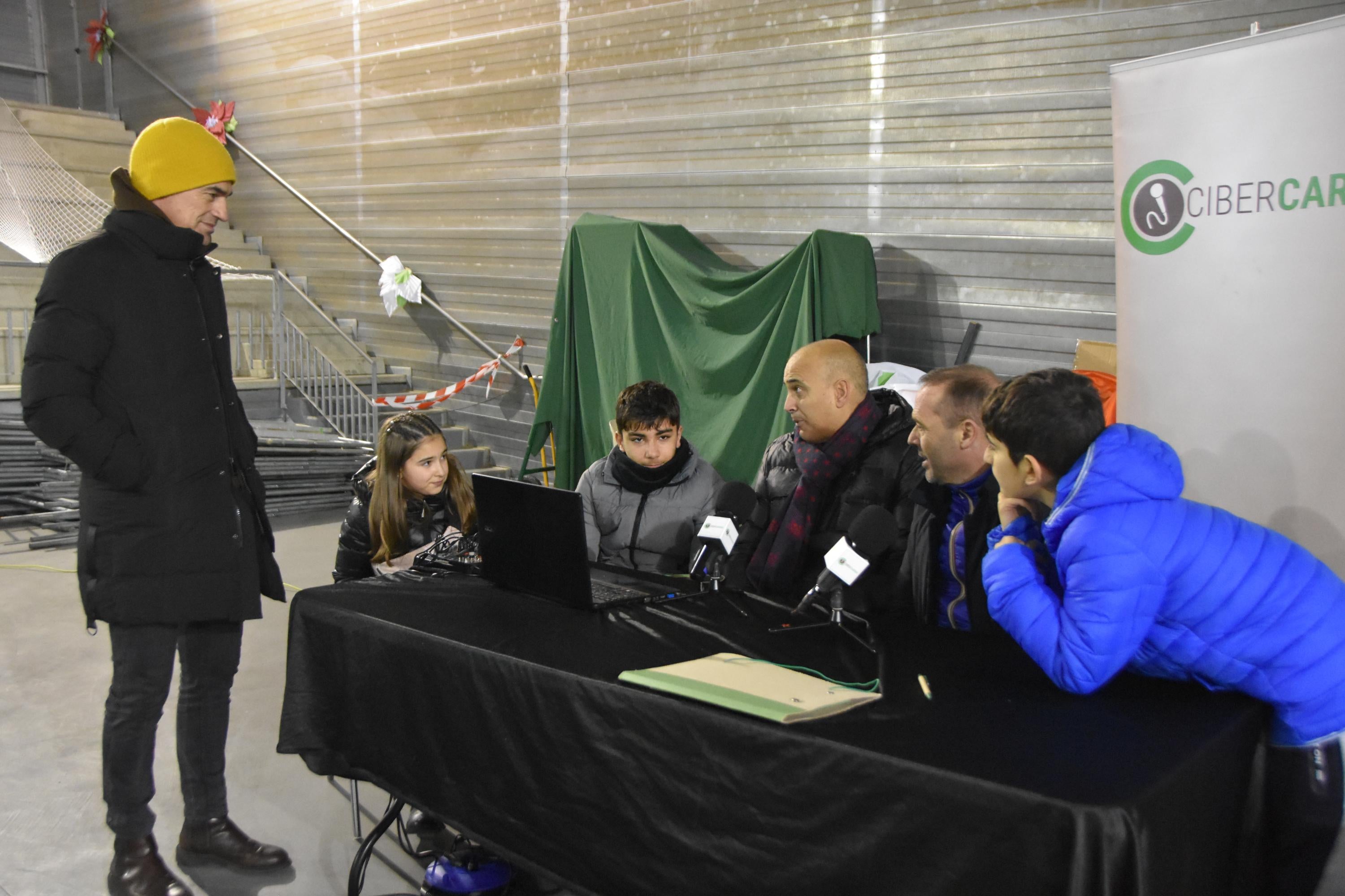 Música y alegría para recibir al cartero real en Carbajosa