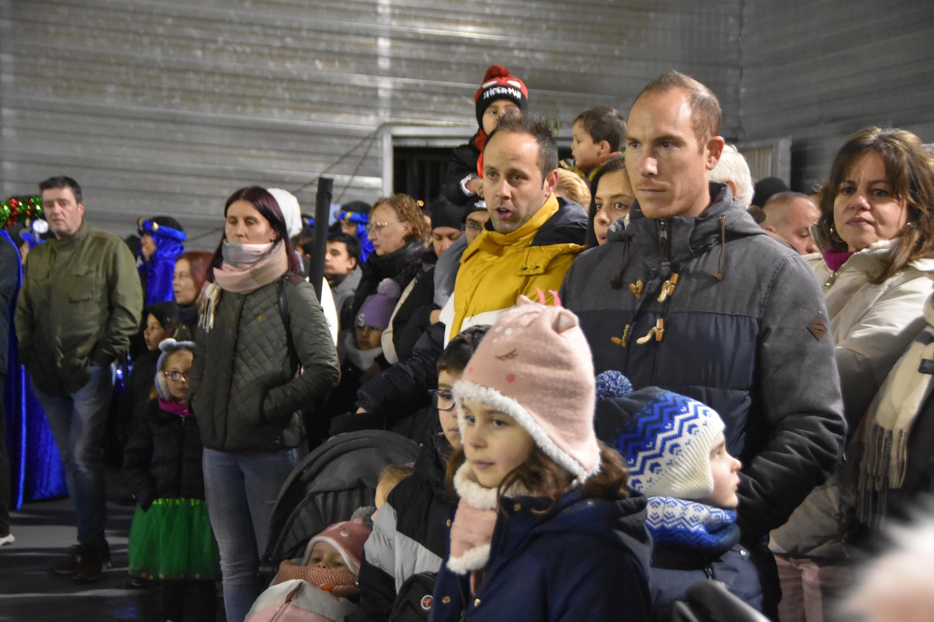 Música y alegría para recibir al cartero real en Carbajosa