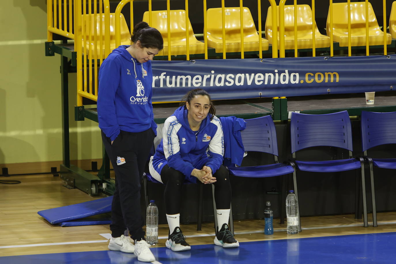 Hatar exhibe sus 2,08 en su primer entrenamiento con Avenida