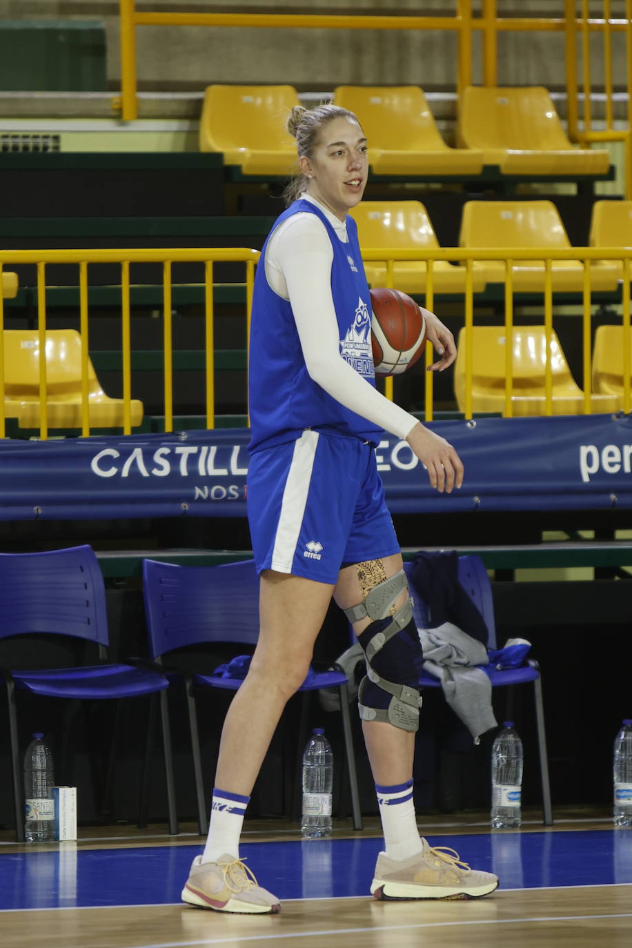 Hatar exhibe sus 2,08 en su primer entrenamiento con Avenida