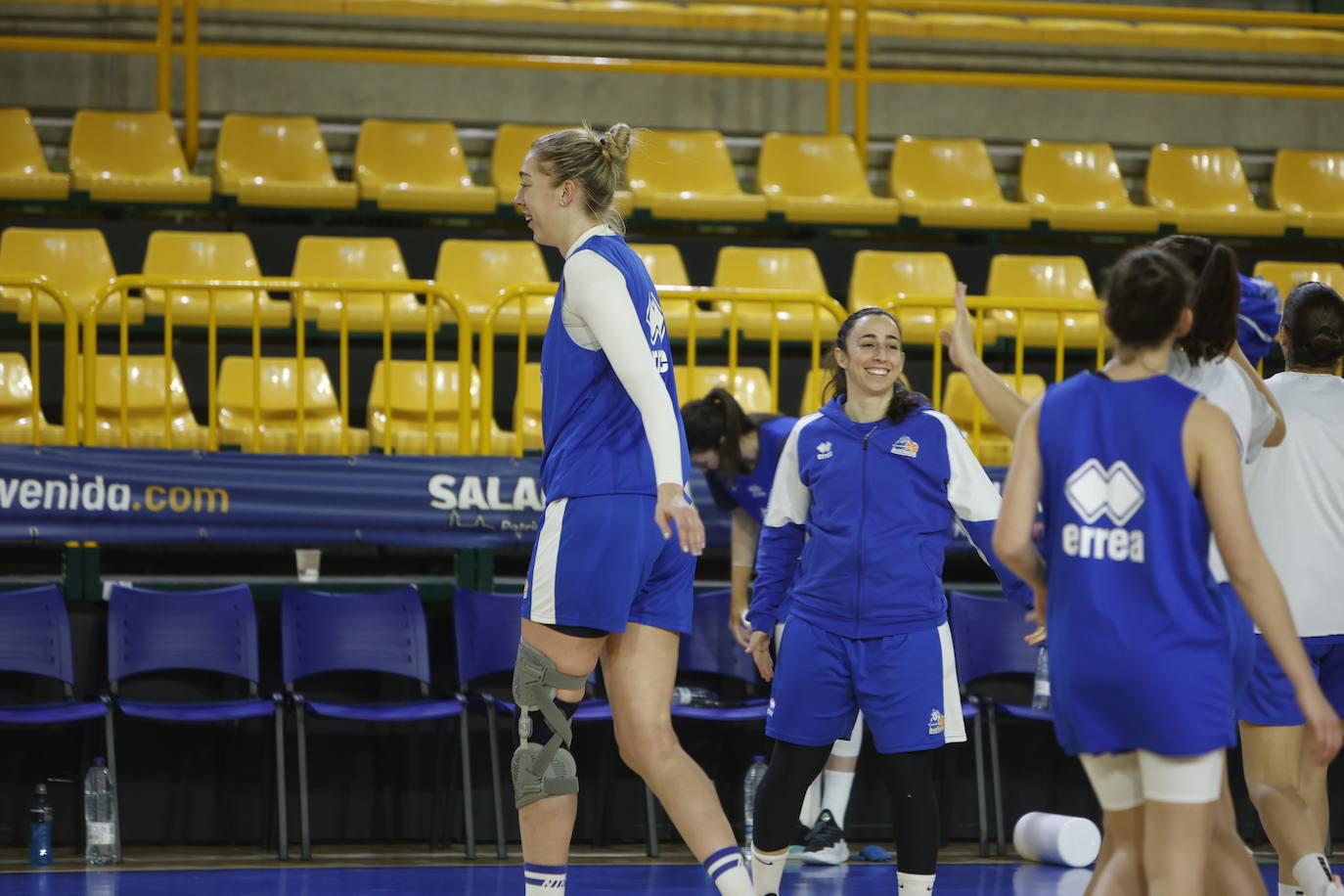 Hatar exhibe sus 2,08 en su primer entrenamiento con Avenida