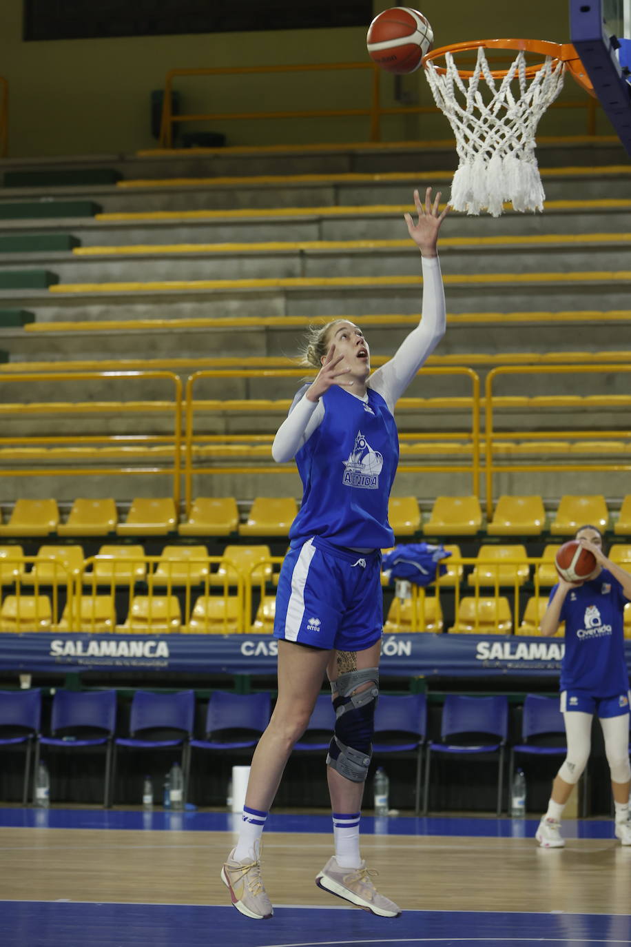 Hatar exhibe sus 2,08 en su primer entrenamiento con Avenida