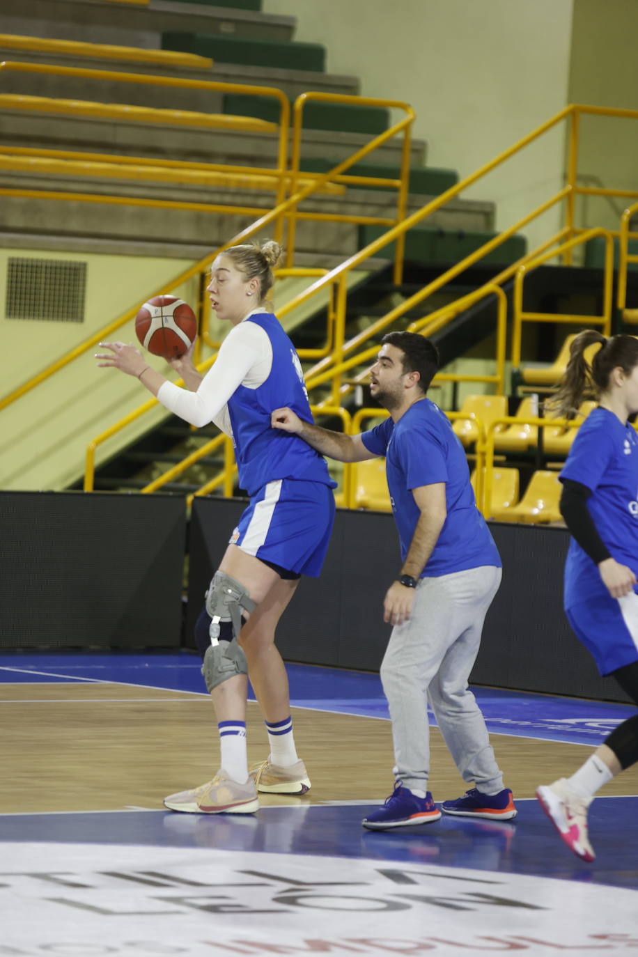 Hatar exhibe sus 2,08 en su primer entrenamiento con Avenida