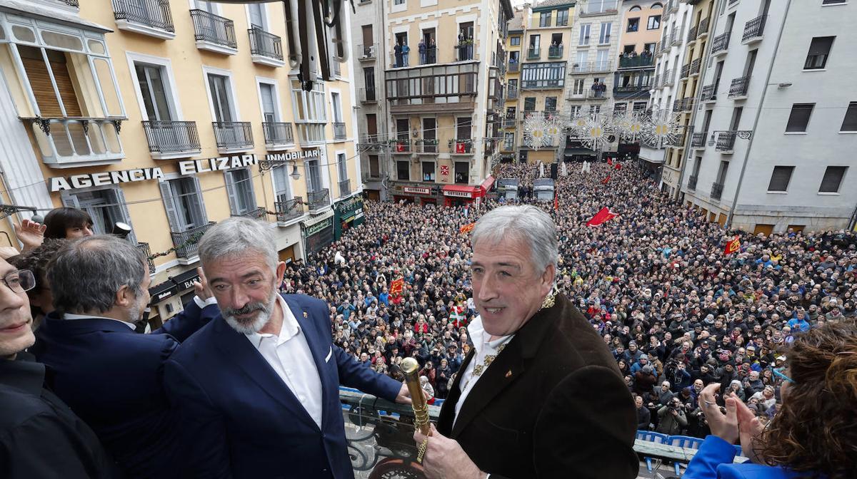 El PSOE entrega a EH Bildu la alcaldía de Pamplona