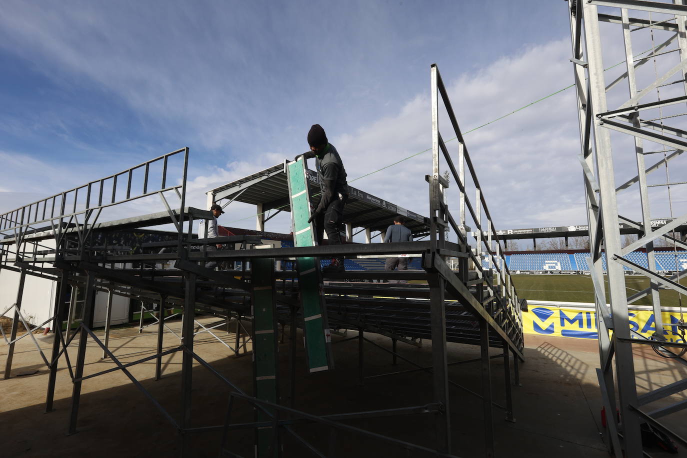 Unionistas comienza a instalar las gradas supletorias para recibir al Villarreal