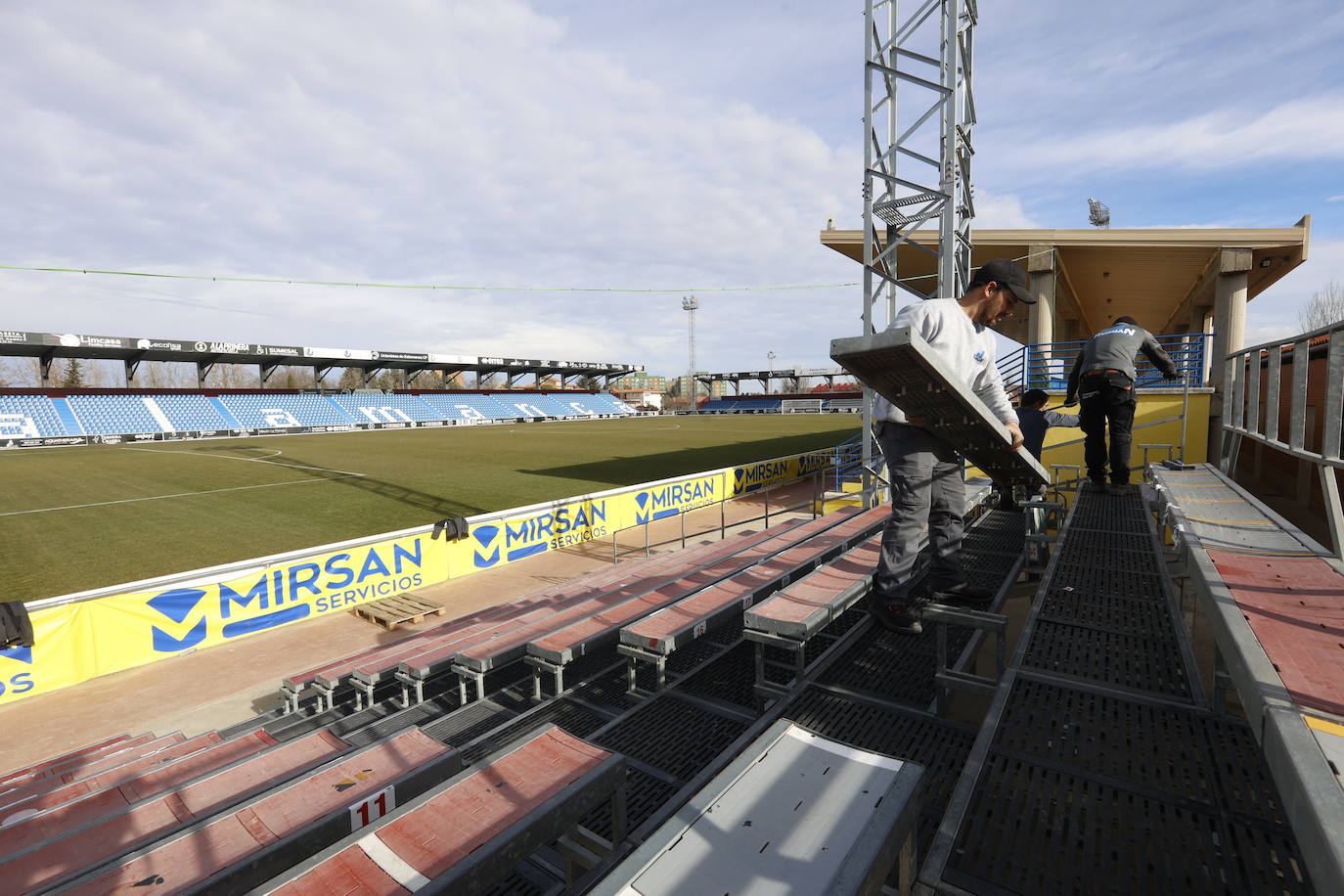 Unionistas comienza a instalar las gradas supletorias para recibir al Villarreal