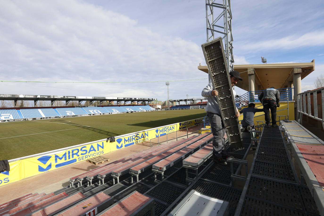Unionistas comienza a instalar las gradas supletorias para recibir al Villarreal