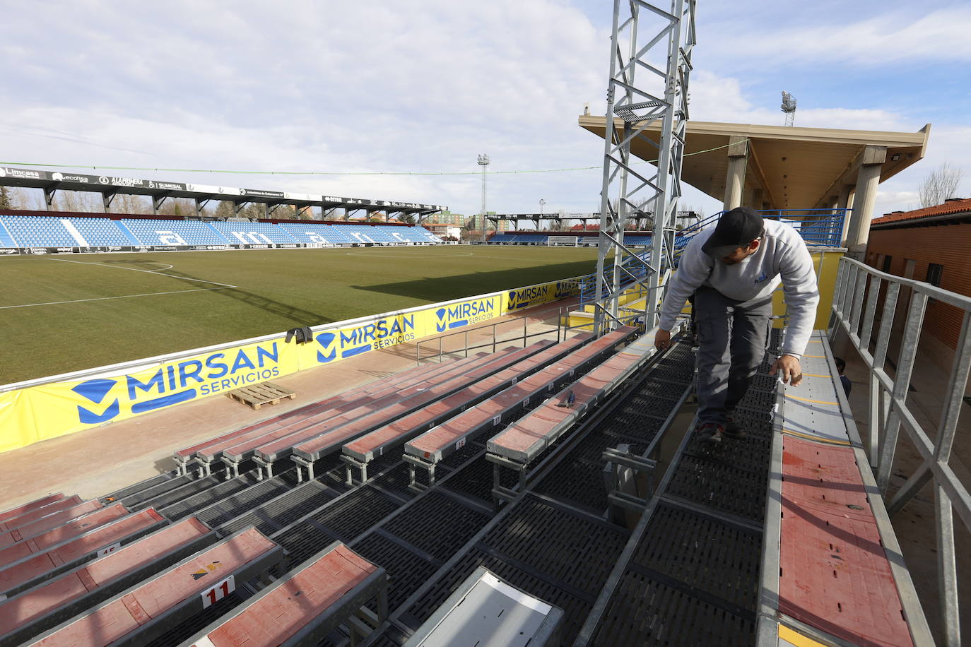 Unionistas comienza a instalar las gradas supletorias para recibir al Villarreal
