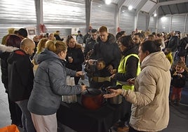 Se repartieron más de 150 raciones de chocolate con churros